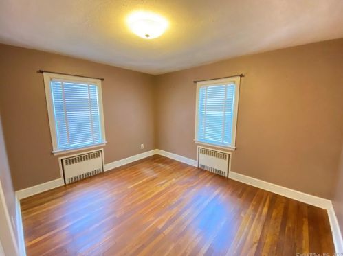 21 Pleasant St, Windsor Locks CT 06096-1439 exterior