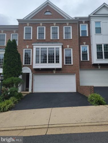 3403 Governors Crest Ct, Alexandria, VA 22310-2337