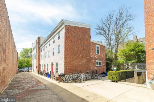 1027 4th St, Philadelphia PA  19123-4900 exterior