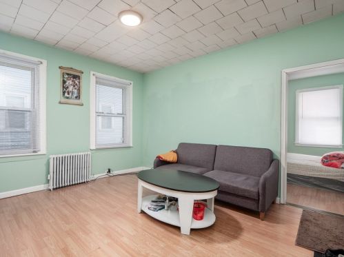 71 Fox St, Worcester MA 01604-4333 exterior