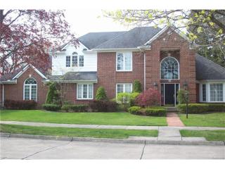 543 Rosedale Ct, Detroit MI  48202-1120 exterior