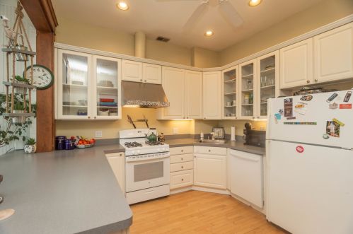 2014 Roscoe St, Chicago IL 60641-4015 exterior