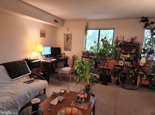 1006 Gum Pl, Huntingdon Valley PA 19006-1716 exterior