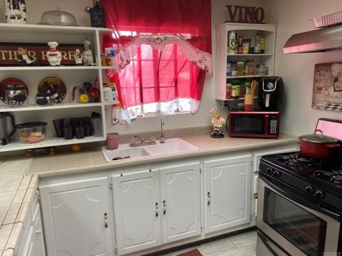 37 Garden Dr, Bakersfield CA 93307-5255 exterior