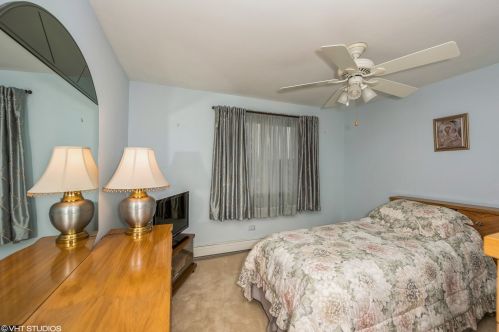 8701 Foster Ave, Chicago IL 60656-2783 exterior