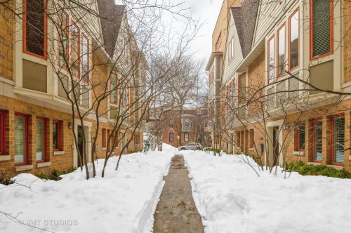 3155 Honore St, Chicago IL 60622-1011 exterior