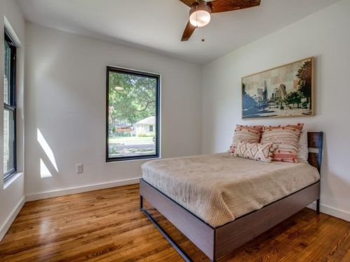 570 Hambrick Rd, Dallas TX  75218-1745 exterior