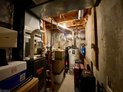 810 Donato Cir, Scotch Plains NJ 07076-1072 exterior