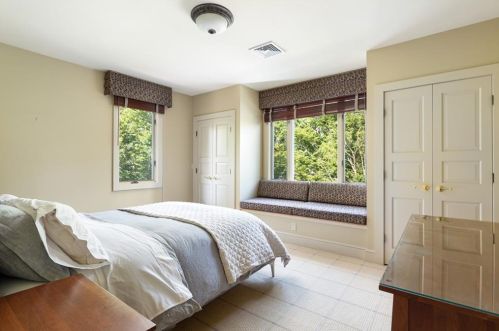 170 Blackstone Blvd, Providence RI 02906-5802 exterior