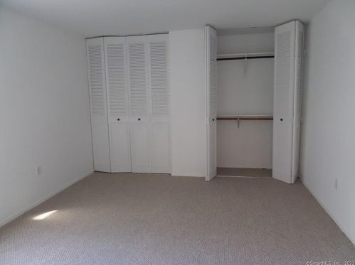 3 Honeysuckle Ln, Ridgefield CT  06877-3318 exterior