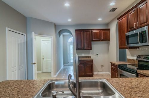 5706 Butterfield St, Riverview FL 33578-3733 exterior