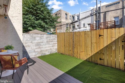 1915 Carpenter St, Philadelphia PA 19146-2615 exterior