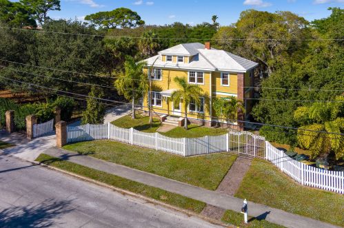 718 Boston Ave, Fort Pierce, FL 34950-4151