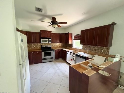 1970 20 Ave, Naples FL 34120-2318 exterior