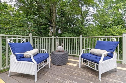 211 Woodbridge St, Manchester CT 06042-2346 exterior