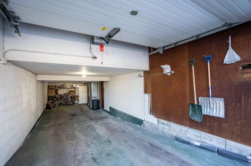 5135 Camelot Ln, Milwaukee WI 53221-3121 exterior