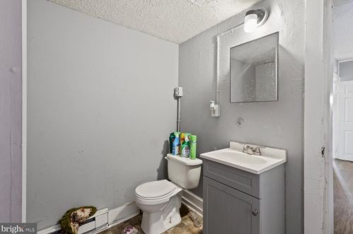 64 Locust St, Lancaster PA 17602-3635 exterior