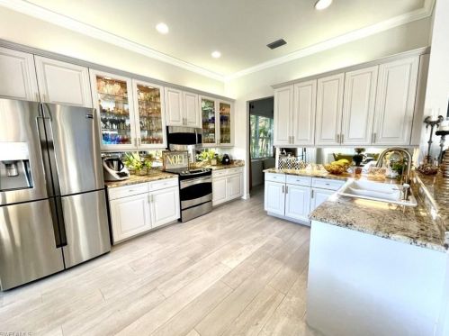 6582 Monterey Pt, Naples FL 34105-5038 exterior