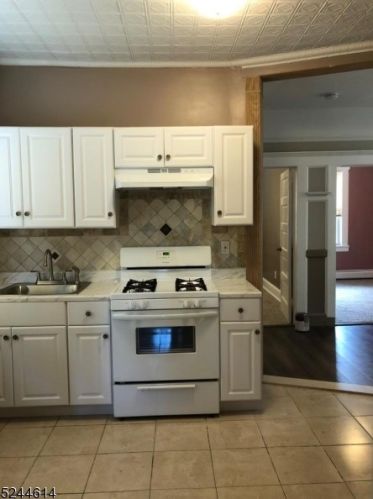 26 Albert St, Outwater NJ  07026-2130 exterior