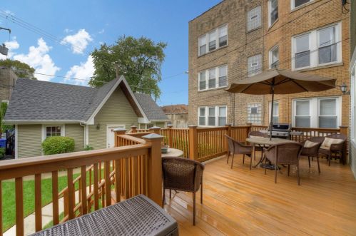 4340 Mozart St, Chicago IL 60618-1528 exterior