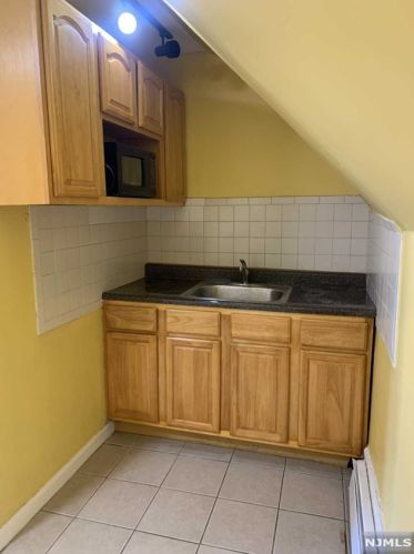 177 Seymour Ave, Newark NJ 07108-1713 exterior