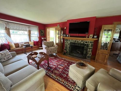 140 Maple St, Hartford CT 06109-3721 exterior