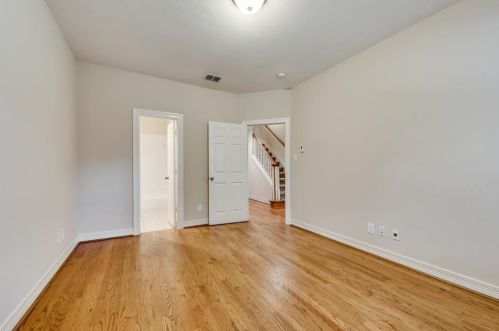 2804 Hall St, Dallas TX  75204-0351 exterior