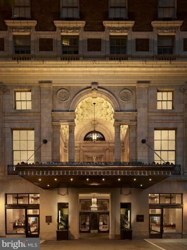 101 9th St, Philadelphia PA 19107-2410 exterior