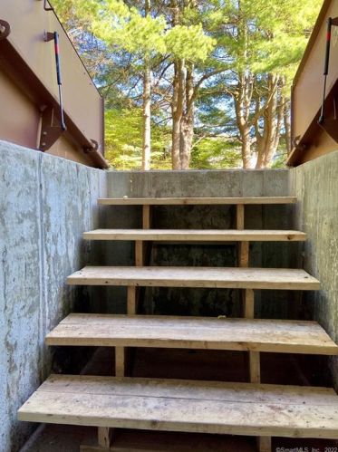 22 Bridle Path Ln, Manchester CT 06042-8303 exterior