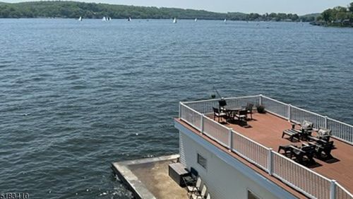 7 Elba Ave, Hopatcong NJ  07843-1807 exterior