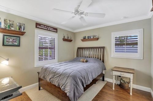 1765 Hbr Ln, Naples FL 34104-0317 exterior