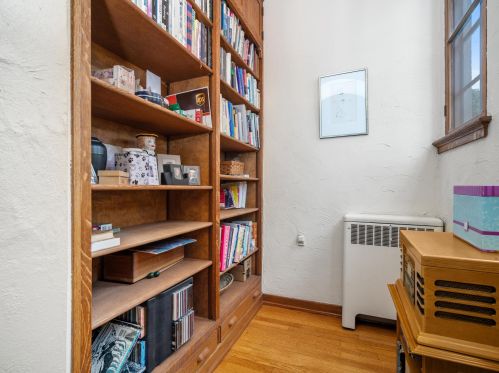 313 Cleveland Ave, Manitowoc WI 54220-2920 exterior