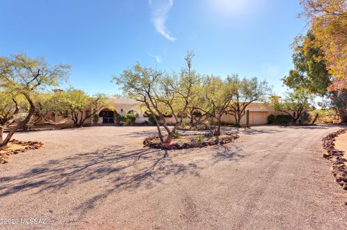 1021 Mission Twin Buttes Rd, Green Valley, AZ 85622-8327