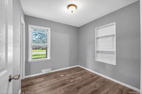 4518 Academy St, Dearborn Heights MI  48125-2210 exterior