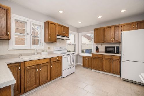 4790 Sheffield Ave, Milwaukee WI 53217-5962 exterior