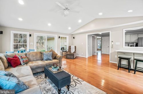 1901 Fallsmead Way, Rockville MD 20854-2640 exterior