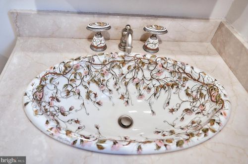 2221 Jefferson Ln, Huntingdon Valley PA 19006-6038 exterior