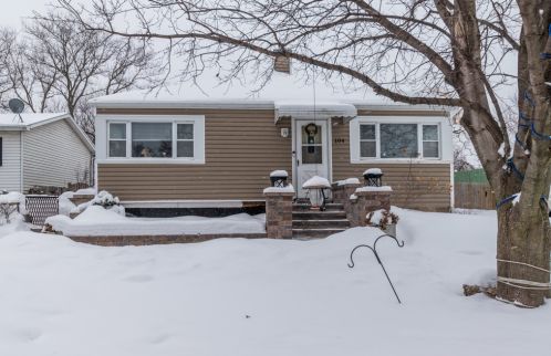 104 Frolic Ave, Waukegan, IL 60085-4522