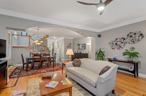 1916 Farragut Ave, Chicago, IL 60640-1022