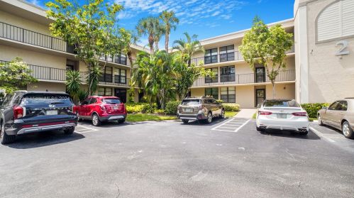 2 Royal Palm Way, Boca Raton FL 33432-7861 exterior