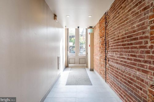 205 4th St, Philadelphia PA  19106-1855 exterior