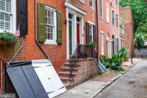 412 Iseminger St, Philadelphia, PA 19147-1114