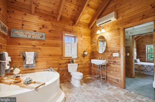 3432 Memorial St, Alexandria VA 22306-1548 exterior