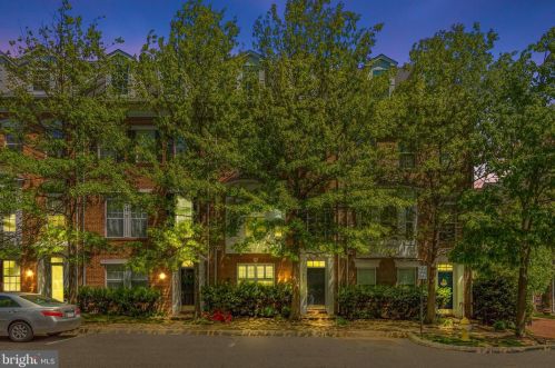 5123 Knapp Pl, Alexandria, VA 22304-8638