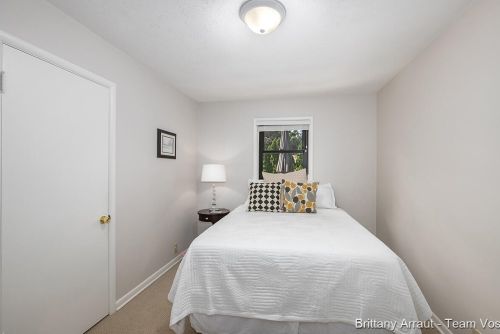 913 Fairfield Ave, Grand Rapids MI 49504-3745 exterior