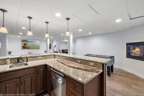 1174 Lakeside Dr, Bham MI 48009-1381 exterior