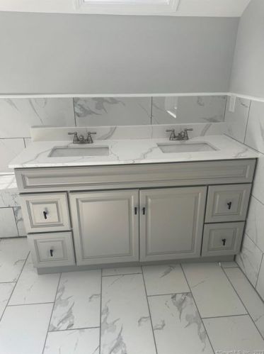 77 Prospect Hill Rd, Windsor CT  06095-1642 exterior