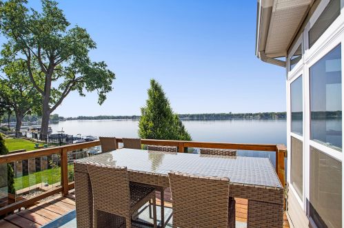 1216 Frst Dr, Kalamazoo MI 49002-6318 exterior