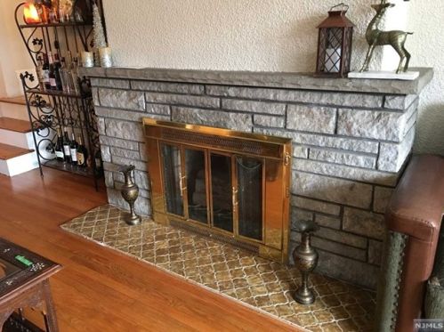 8 8th St, Fairview, NJ 07022-1908