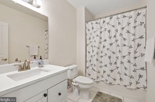 33 Maidenhead Rd, Princeton NJ 08540-7733 exterior